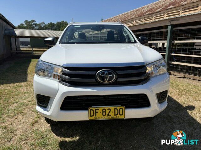 2023 TOYOTA HILUX   CAB CHASSIS