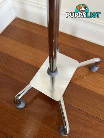 Walking Stick Quad Foot Adjustable Centred Base