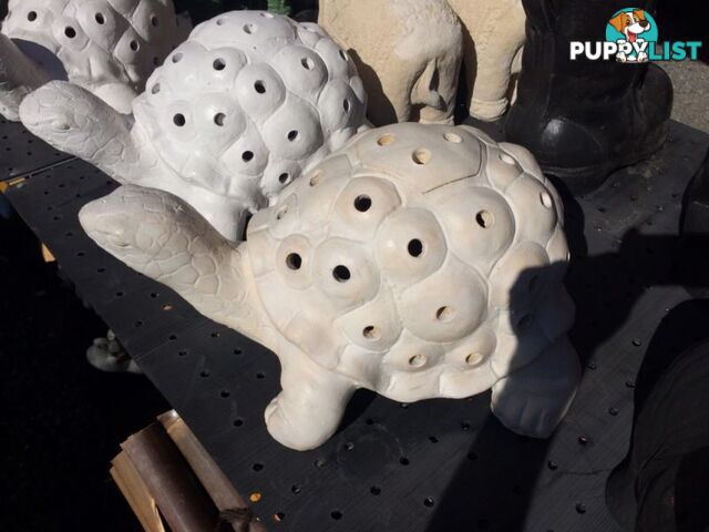 STATUE ANIMAL TURTLE WITH HOLES LANTERN (WHITE )