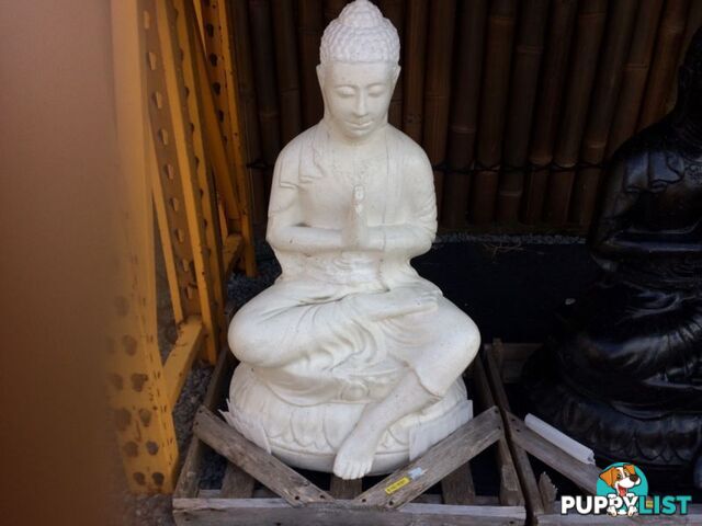 STATUE SITTING BUDDHA PRAYING 80x45x40cm (WHITE)