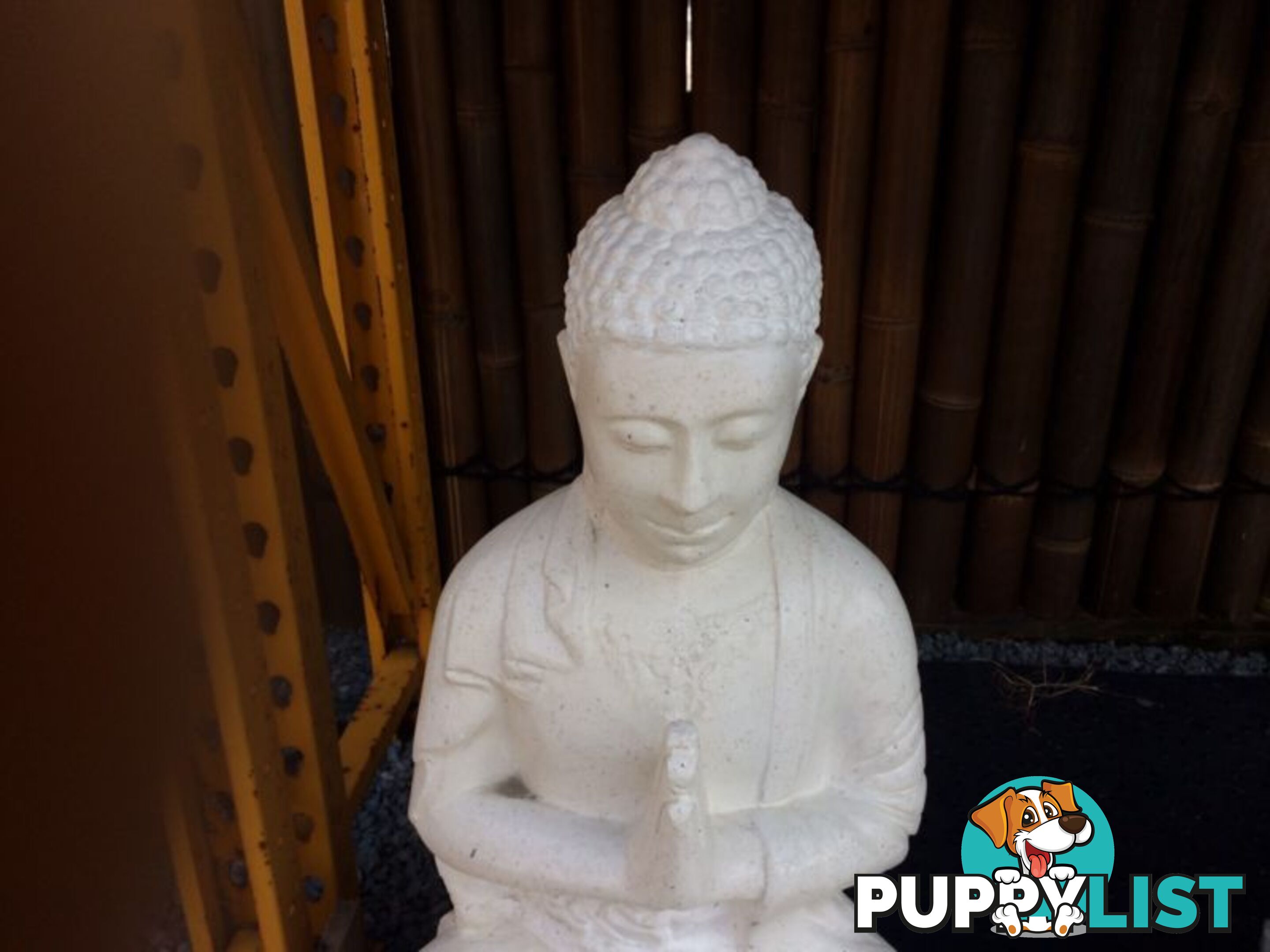 STATUE SITTING BUDDHA PRAYING 80x45x40cm (WHITE)