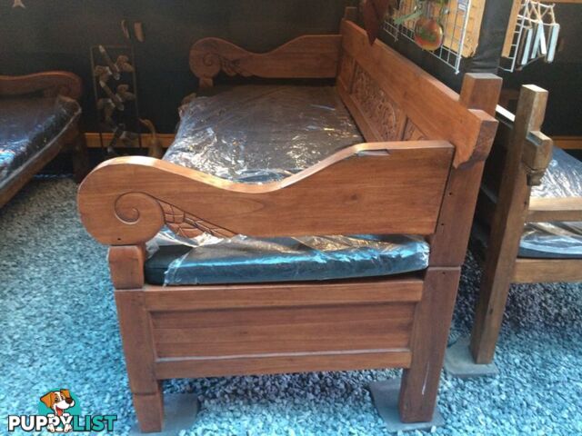 LARGE DAYBED 3 DRAWERS