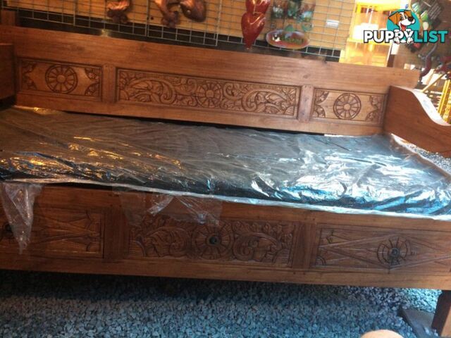 LARGE DAYBED 3 DRAWERS