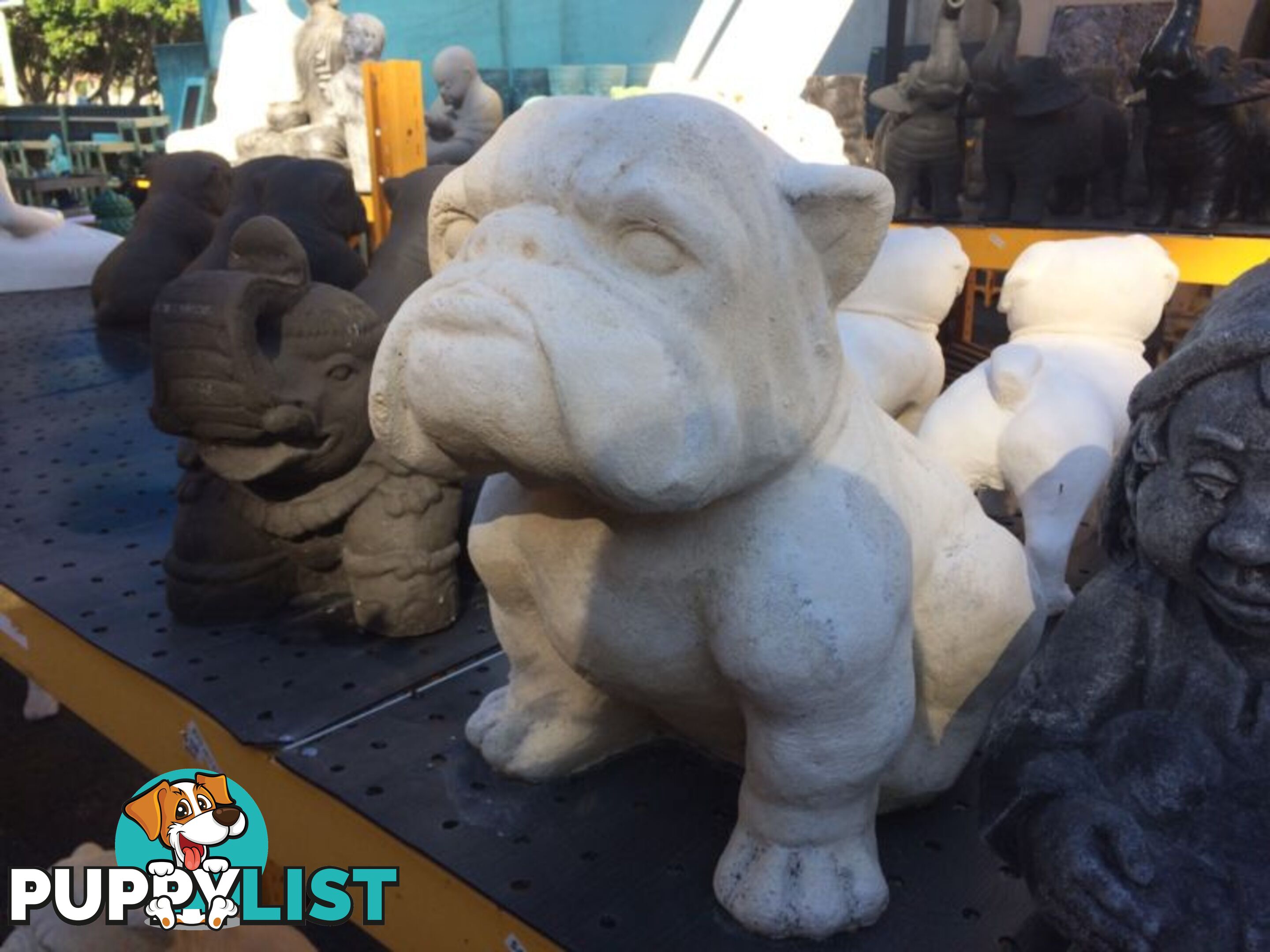 STATUE ANIMAL BULLDOG BIG (WHITE)