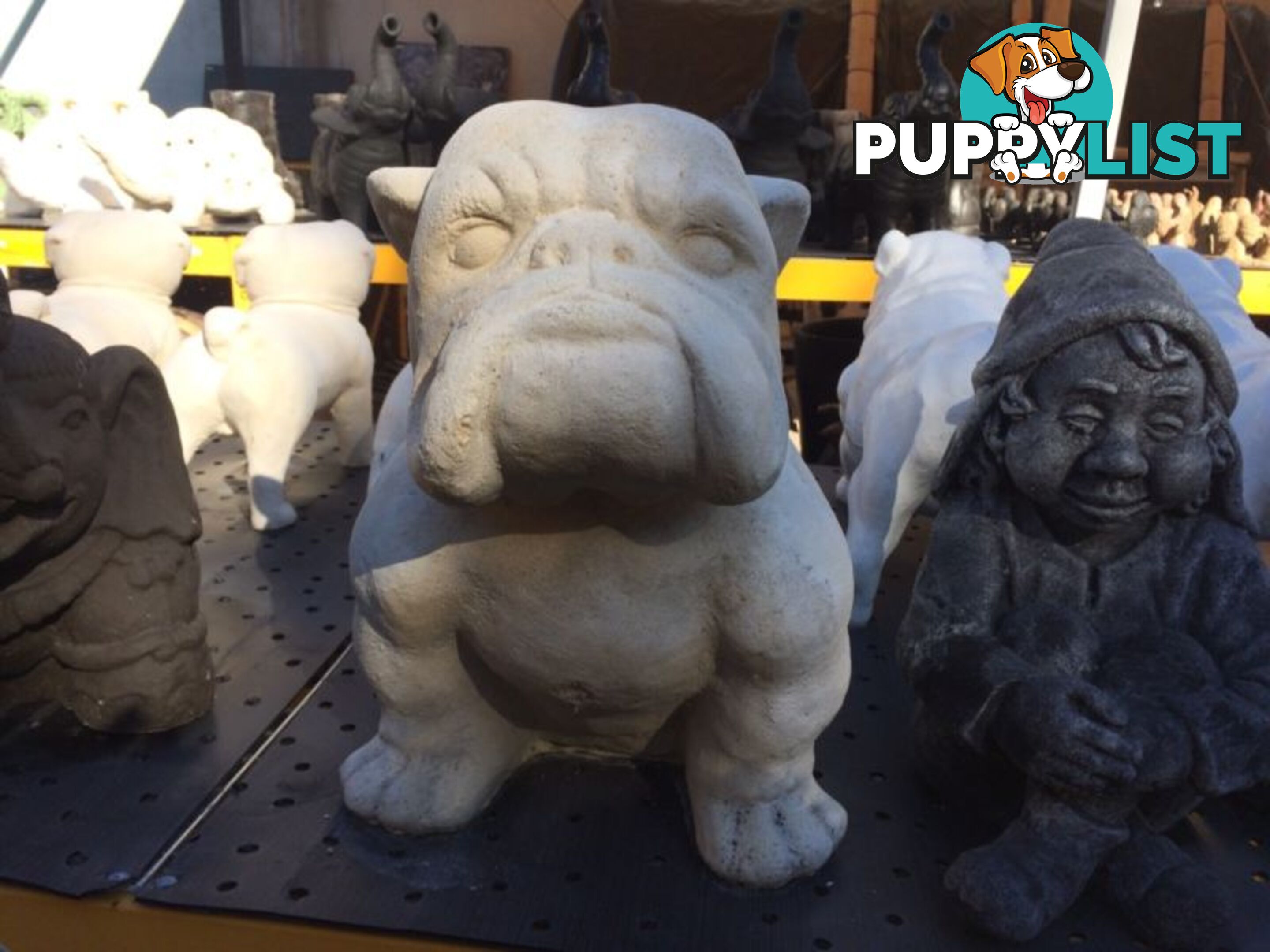 STATUE ANIMAL BULLDOG BIG (WHITE)