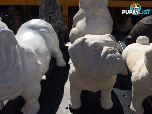 STATUE ANIMAL STANDING BULLDOG 30cm (CREAM)