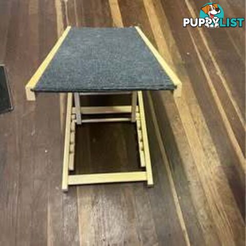 Foldable Pet Ramp with Textured Surface – Adjustable for Comfortable Pet Use