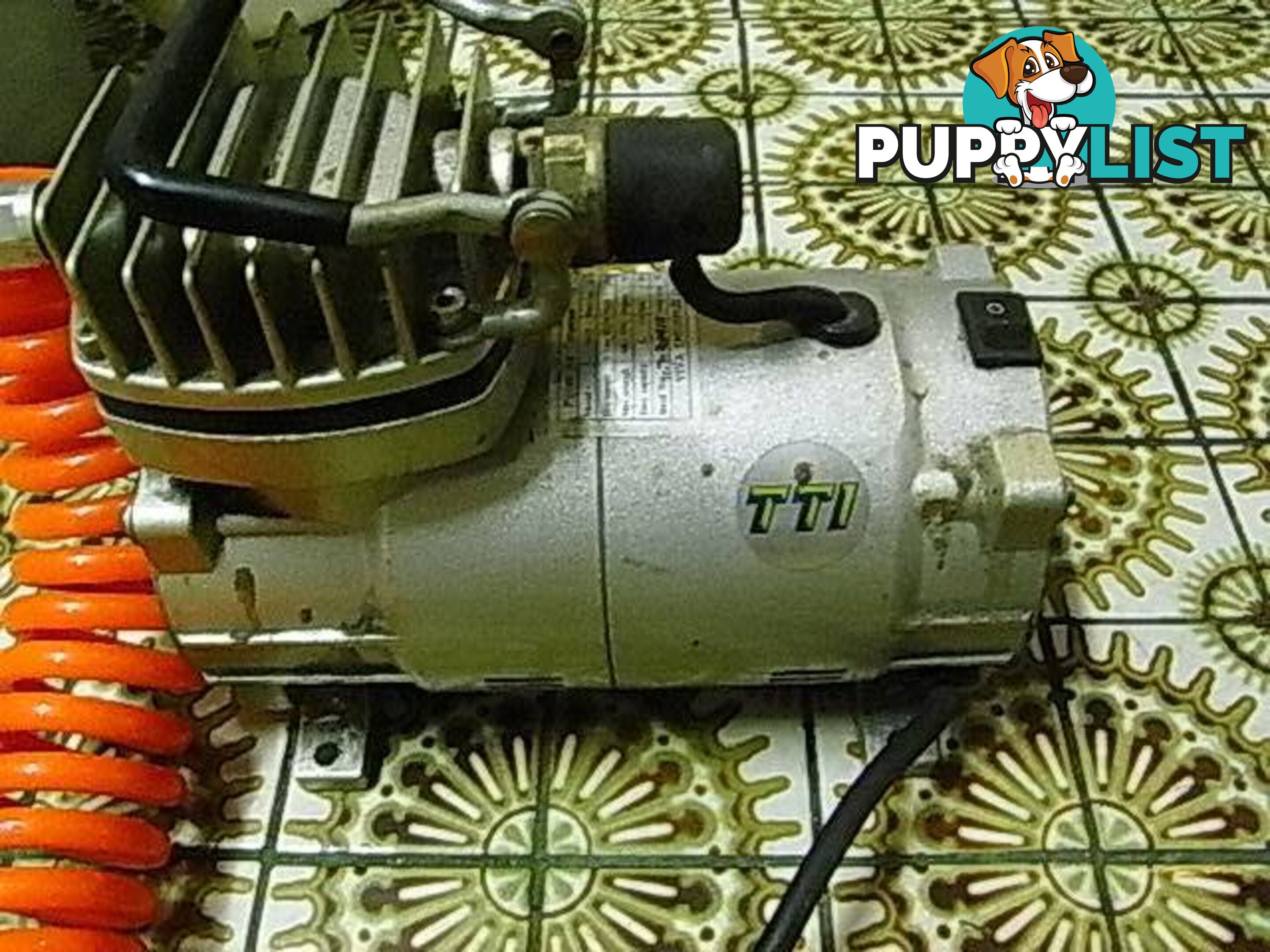 1/8 HP AIR BRUSH AIR COMPRESSOR MA25 MADE IN TAIWAN