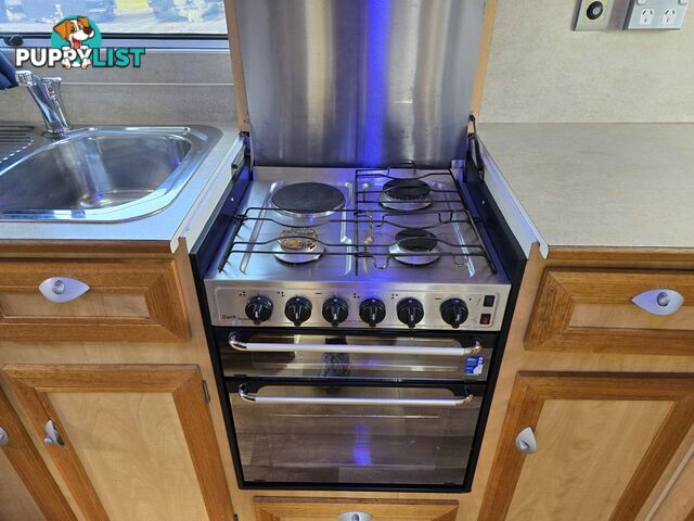 2010 MILLARD LONGREACH CARAVAN 19'6 RD CAFE