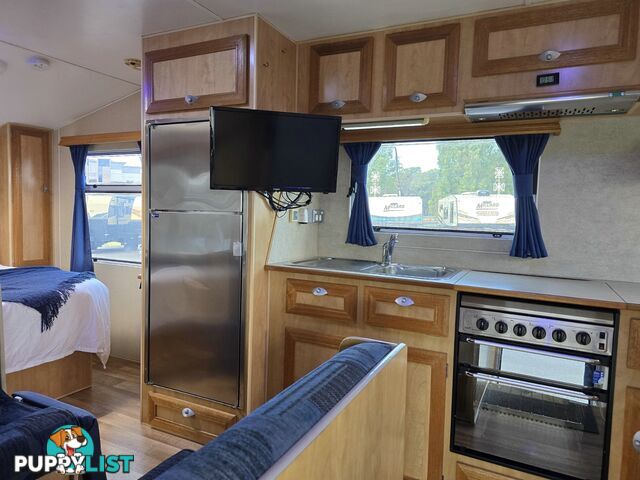 2010 MILLARD LONGREACH CARAVAN 19'6 RD CAFE