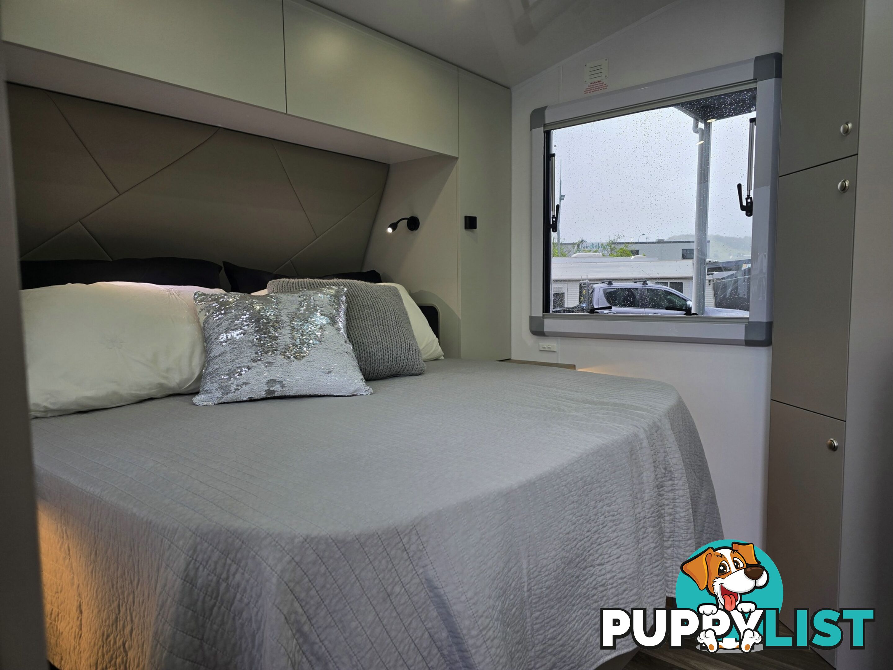 2025 MILLARD MFLOW XRIDER CARAVAN 22'10 TRIPLE BUNK