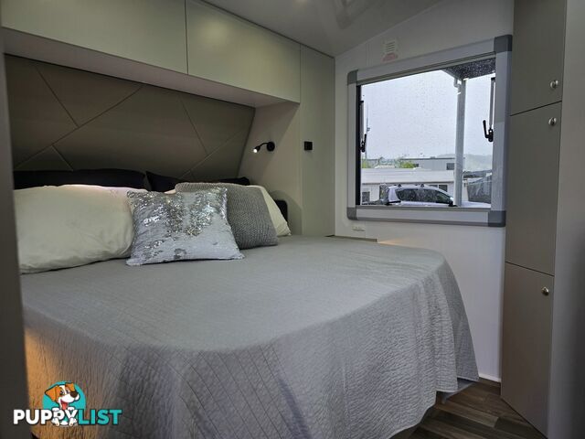 2025 MILLARD MFLOW XRIDER CARAVAN 22'10 TRIPLE BUNK