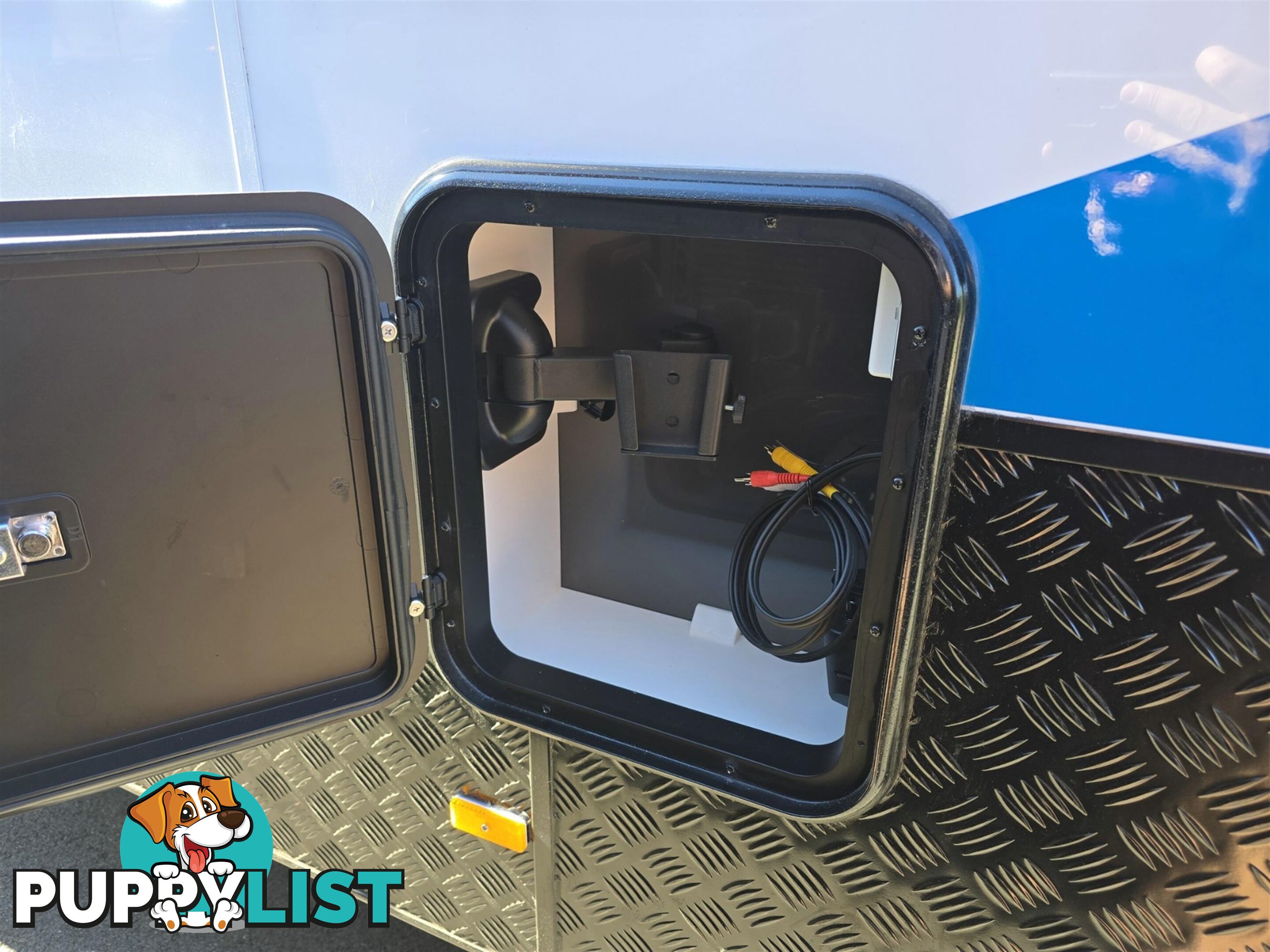 2025 NEWLANDS TOURISTER MK2 CARAVAN 610 LUXE PACK