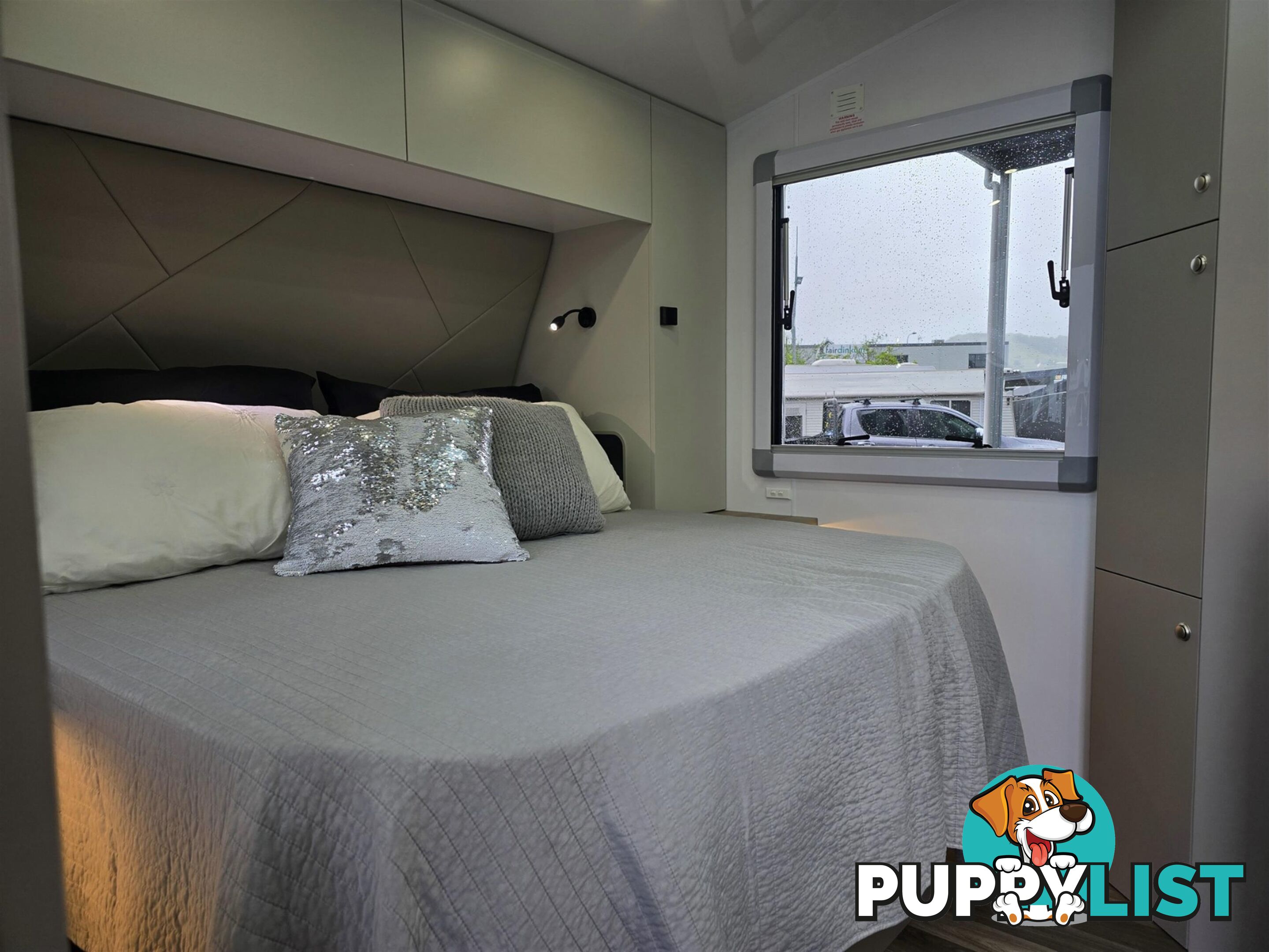 2025 MILLARD MFLOW XRIDER CARAVAN 22'10 TRIPLE BUNK