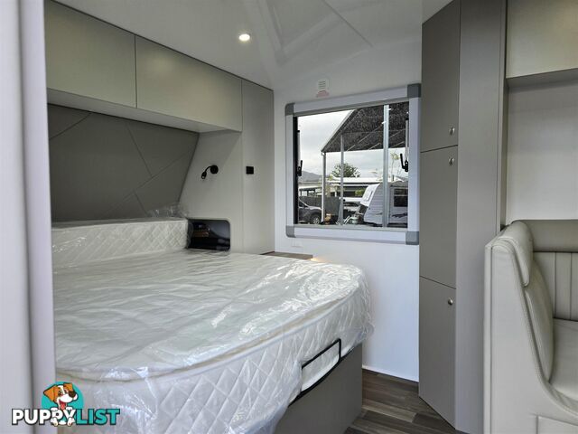2025 MILLARD MFLOW XRIDER CARAVAN 22'10 TRIPLE BUNK