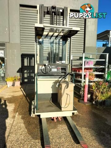 &quot;BARGAIN&quot; CROWN MAN UP STOCKPICKER 6850 mm lift height