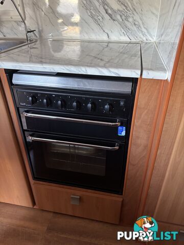 2015 RETREAT HAMILTON 2 SINGLE BED FULL EN-SUITE CARAVAN