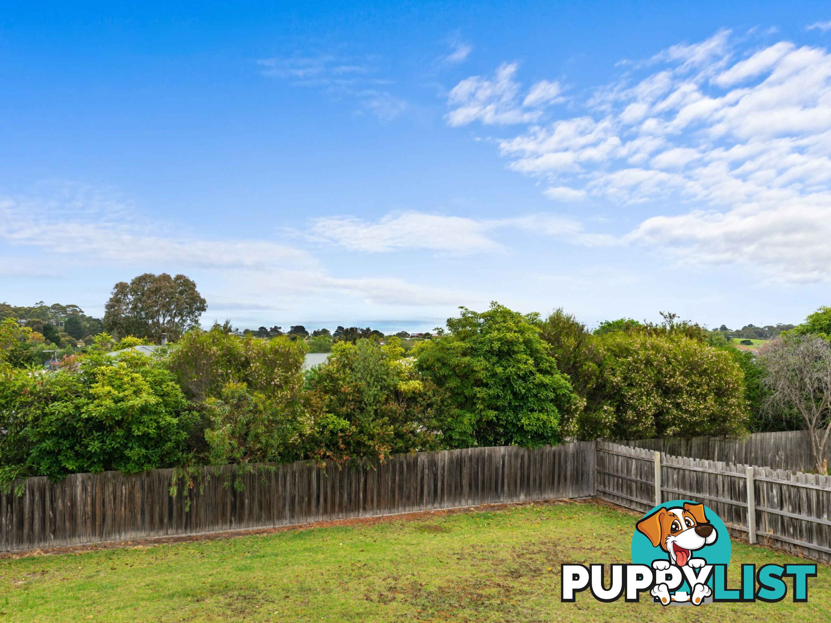 12 Ewing Court LAKES ENTRANCE VIC 3909