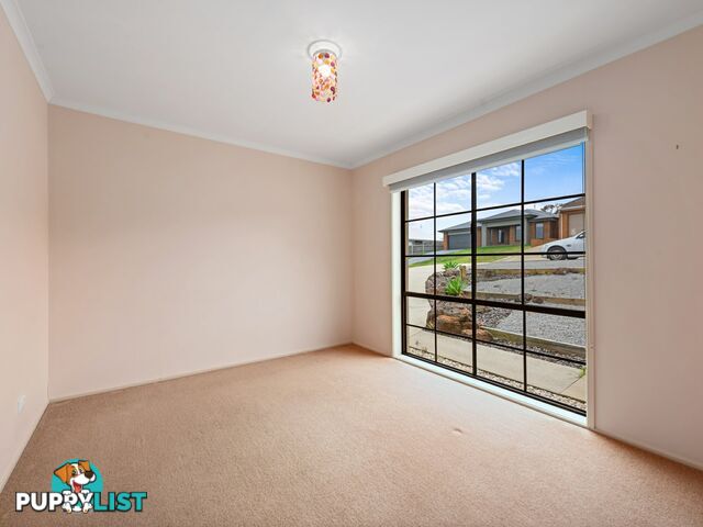 12 Ewing Court LAKES ENTRANCE VIC 3909