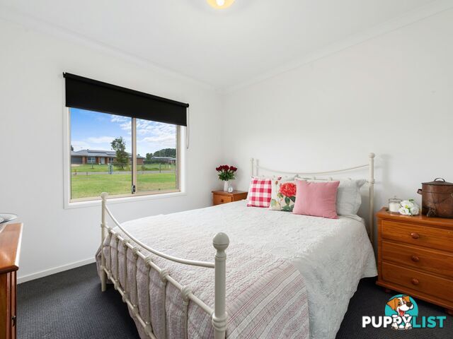 9 Hawkins Crescent LINDENOW SOUTH VIC 3875