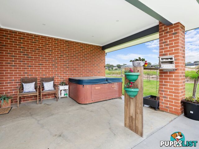 9 Hawkins Crescent LINDENOW SOUTH VIC 3875