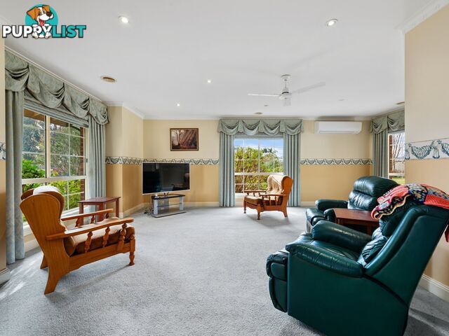 38 Charlton Place EASTWOOD VIC 3875