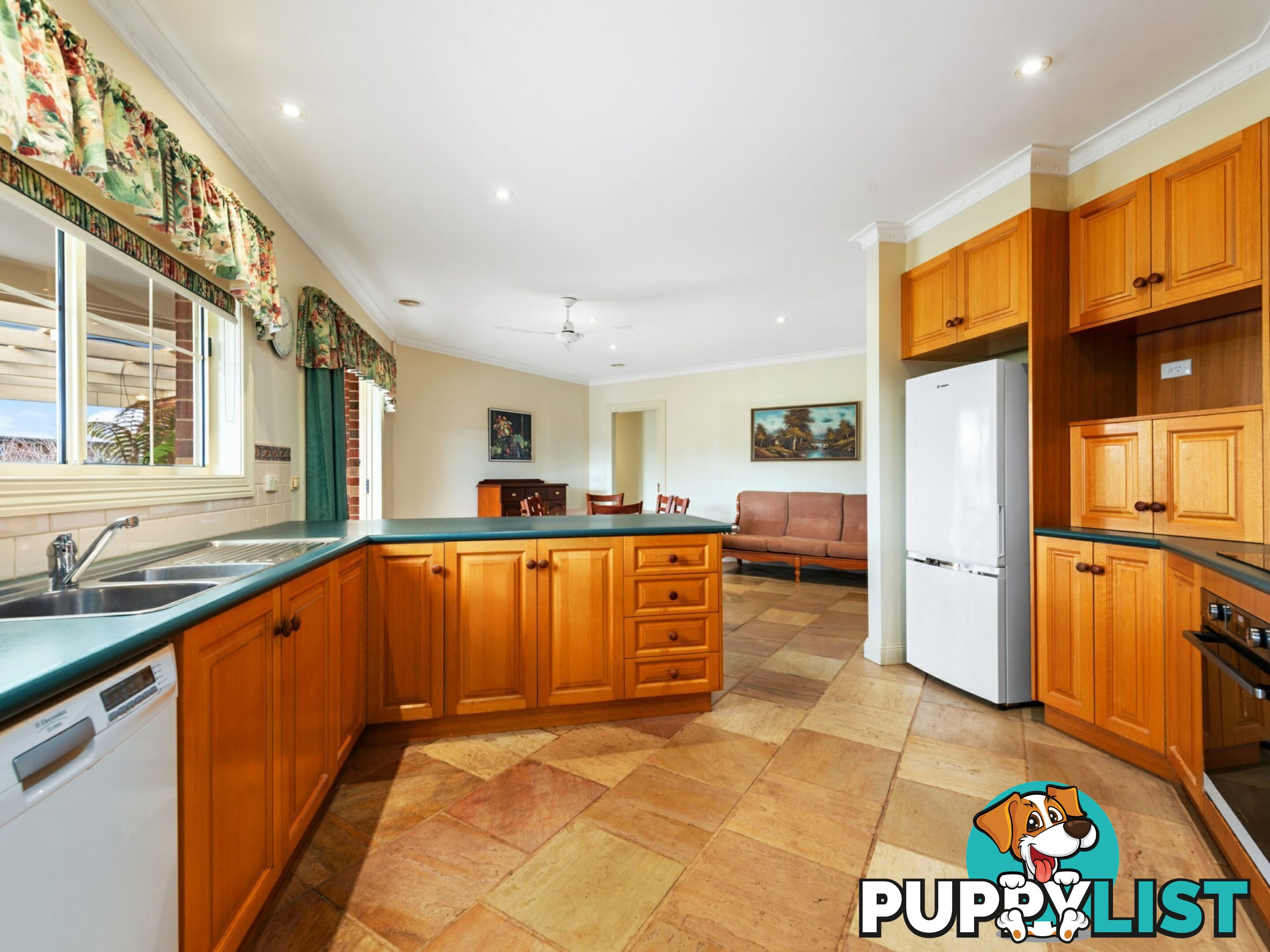 38 Charlton Place EASTWOOD VIC 3875