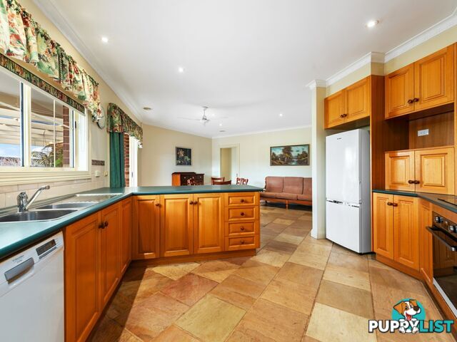 38 Charlton Place EASTWOOD VIC 3875