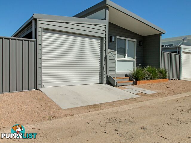 Unit RO1/2143 Princes Highway SWAN REACH VIC 3903