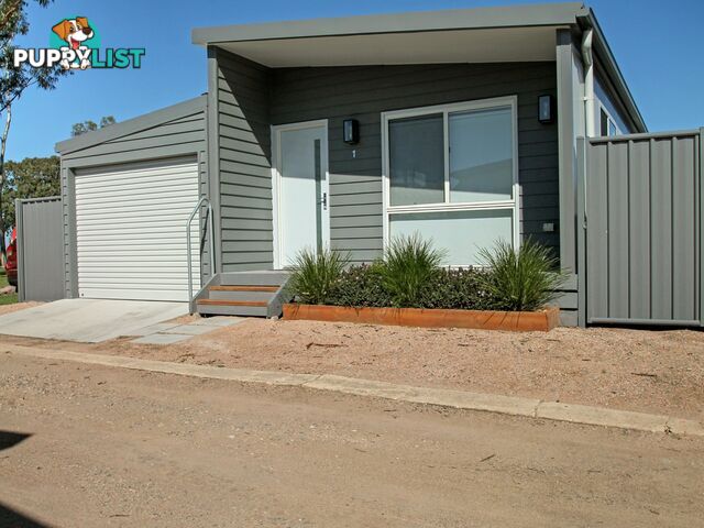 Unit RO1/2143 Princes Highway SWAN REACH VIC 3903