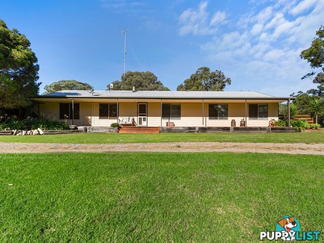 128 & 128A Waddells Road NICHOLSON VIC 3882