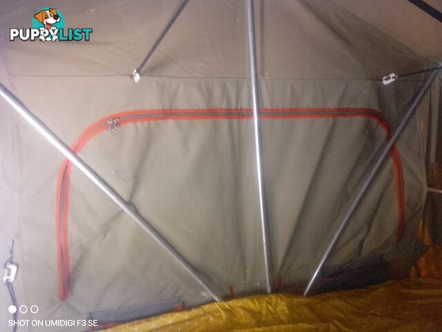 Howling Moon roof top camper