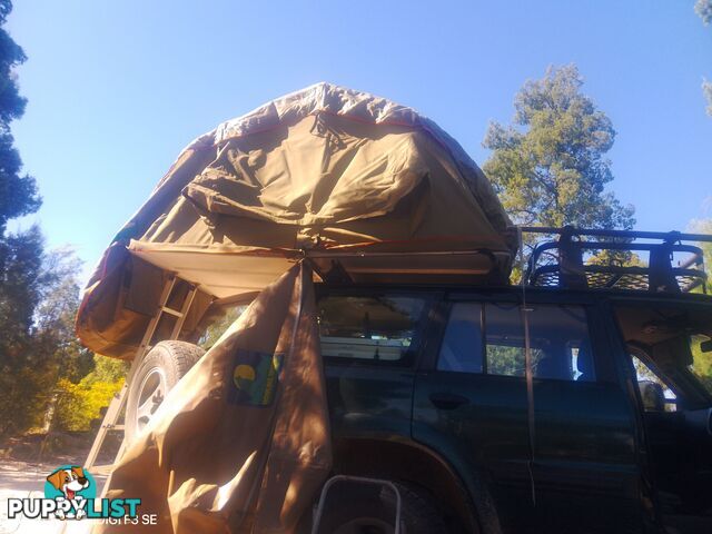 Howling Moon roof top camper