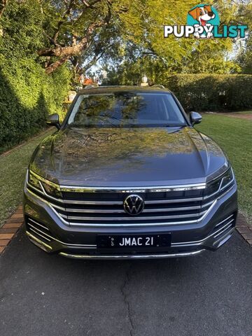 2023 Volkswagen Touareg ELEGANCE - Grey