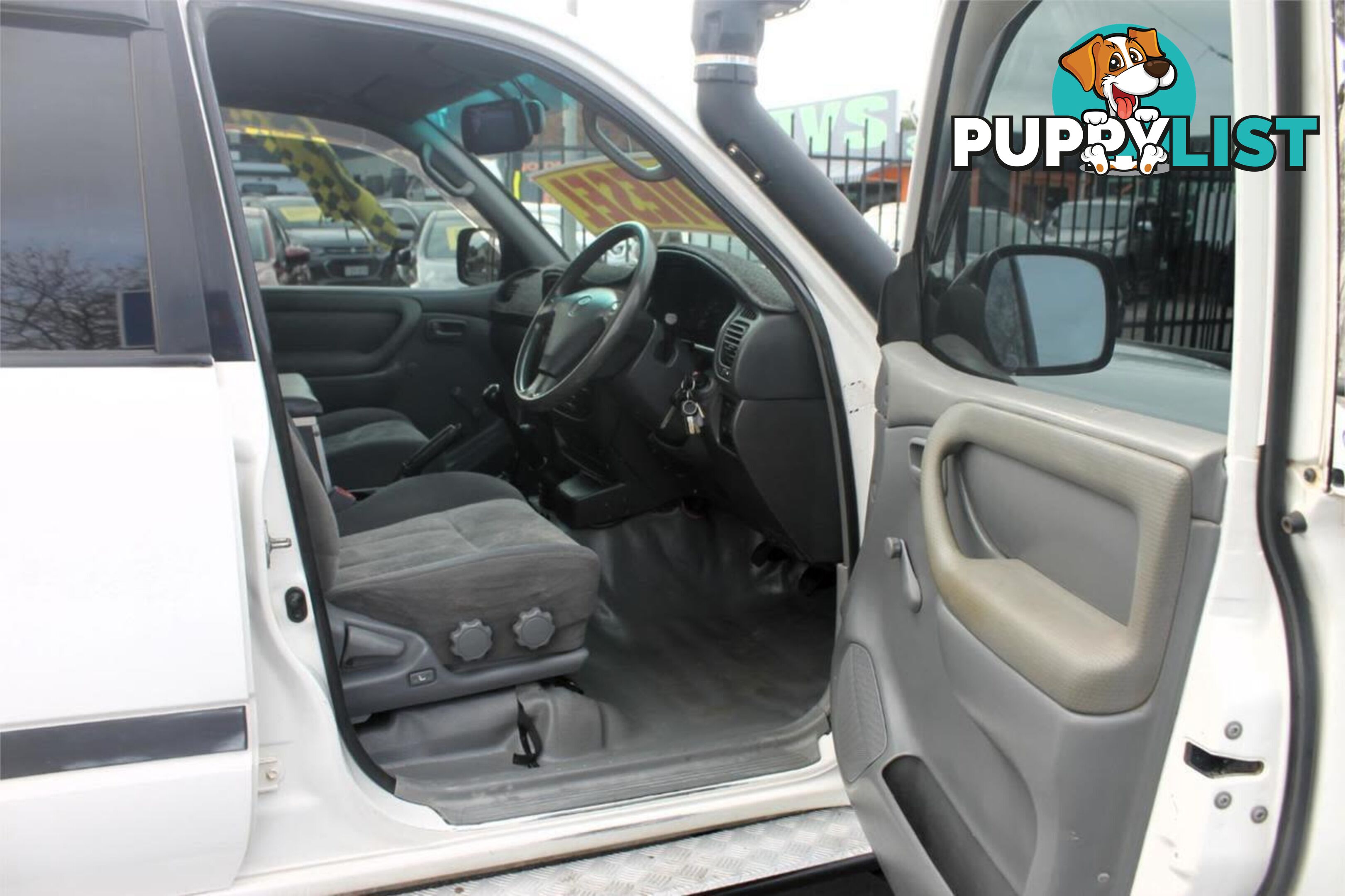 2000 TOYOTA LANDCRUISER (4X4) HZJ105R SUV, 4 DOORS, 6 SEATS