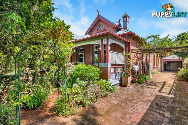 18 Queen Street LORN NSW 2320