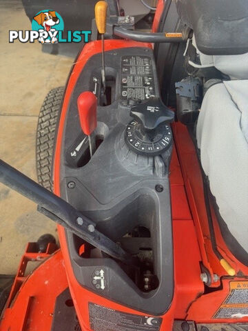 Kubota ZD1221 Zero Turn Lawn Equipment