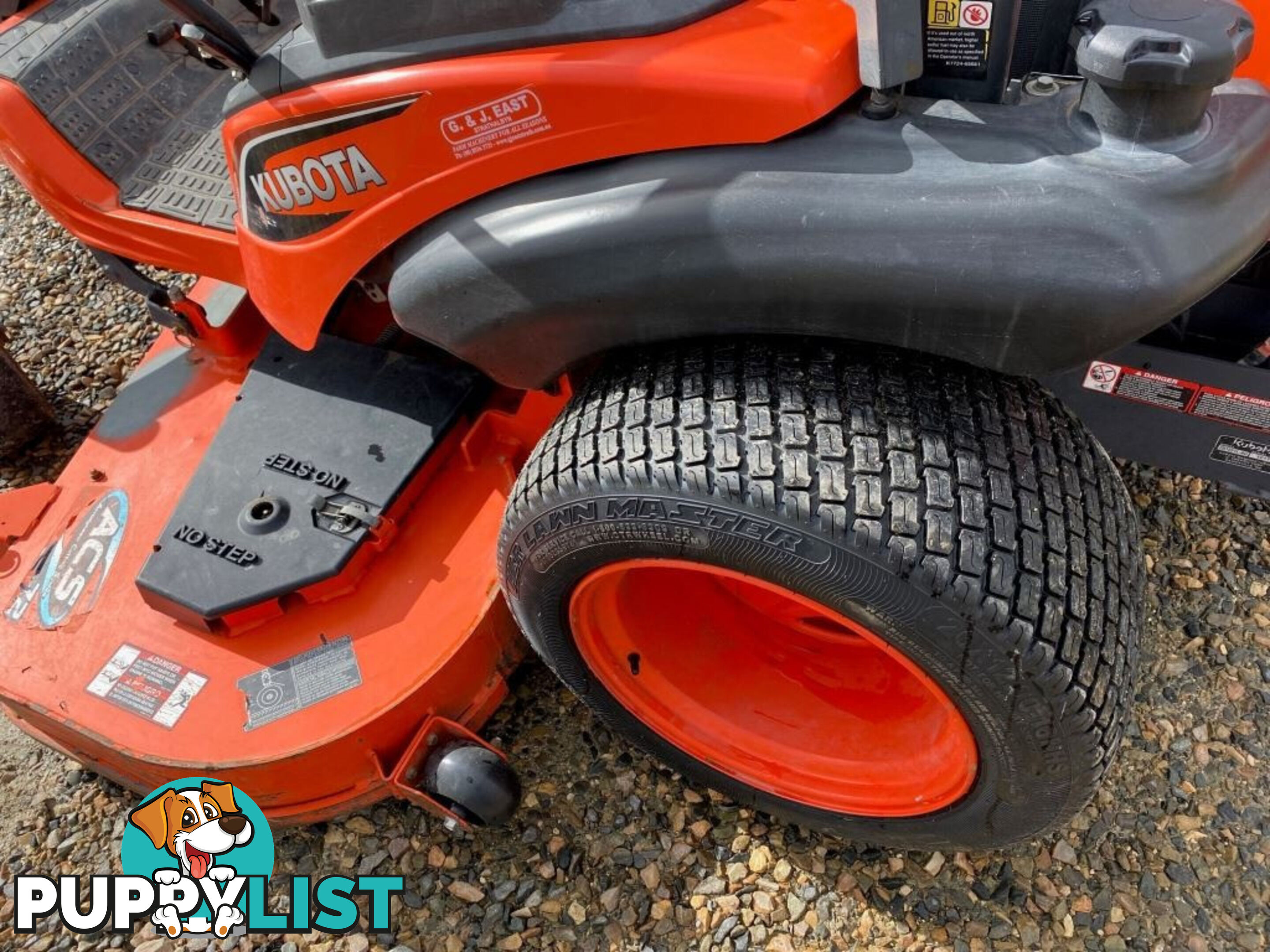 Kubota ZD1221 Zero Turn Lawn Equipment