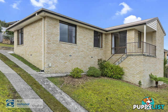 15 Stirling Avenue BLACKMANS BAY TAS 7052