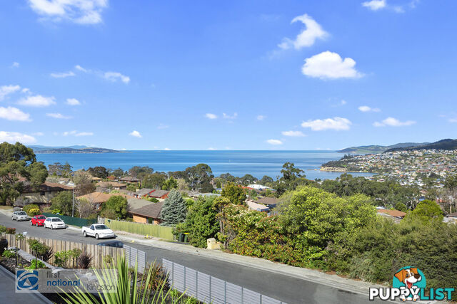 15 Stirling Avenue BLACKMANS BAY TAS 7052