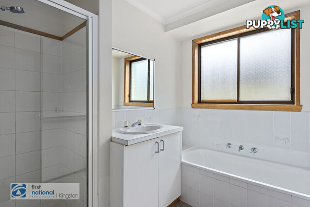 15 Stirling Avenue BLACKMANS BAY TAS 7052