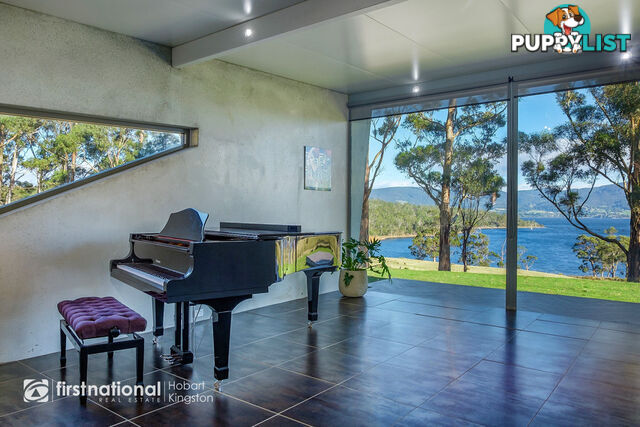 2 D'Entrecasteaux Drive NORTH BRUNY TAS 7150