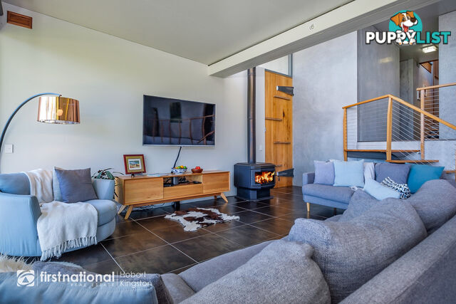 2 D'Entrecasteaux Drive NORTH BRUNY TAS 7150