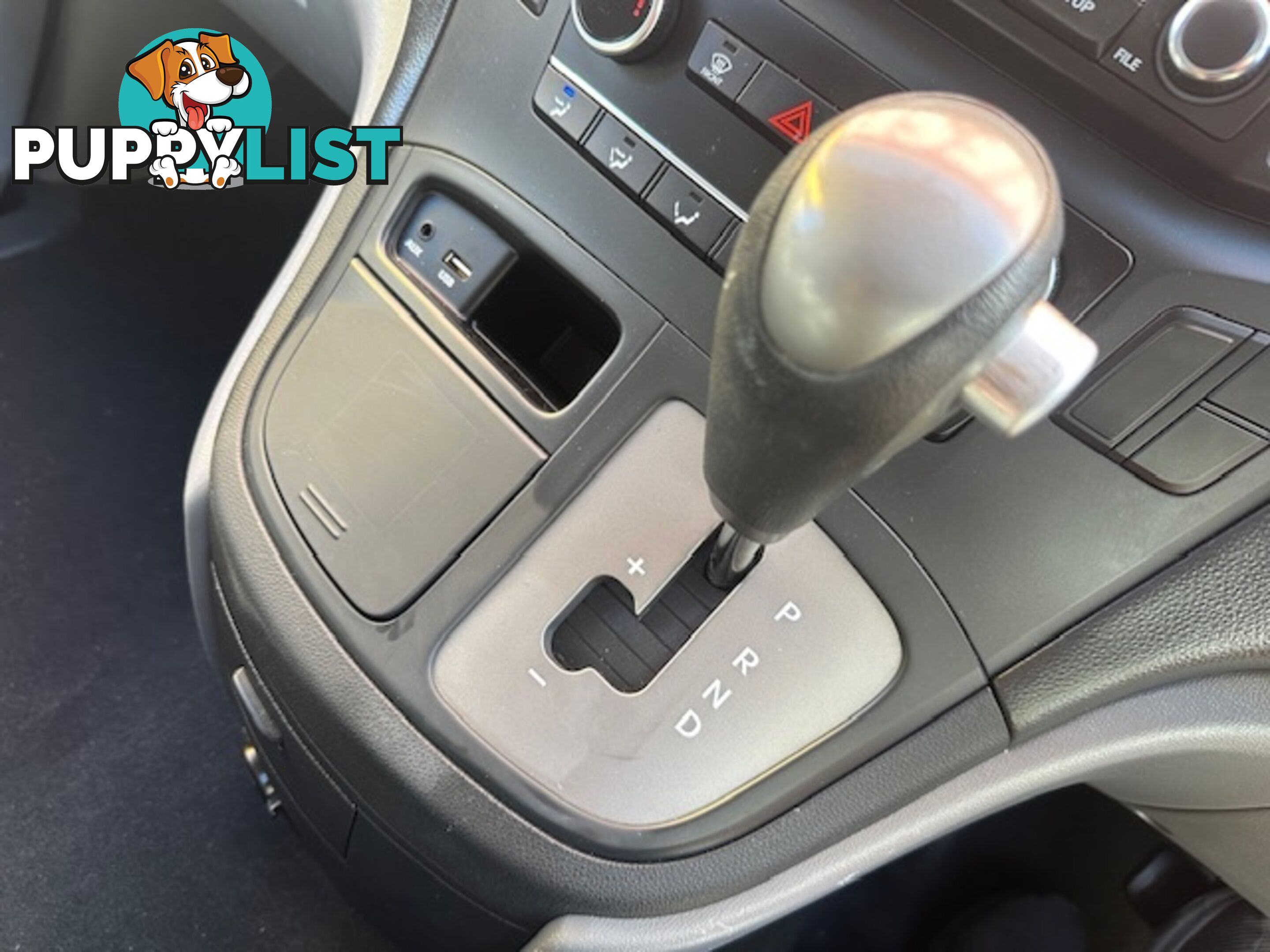 2019 HYUNDAI ILOAD 3S LIFTBACK TQ4 MY20 4D VAN