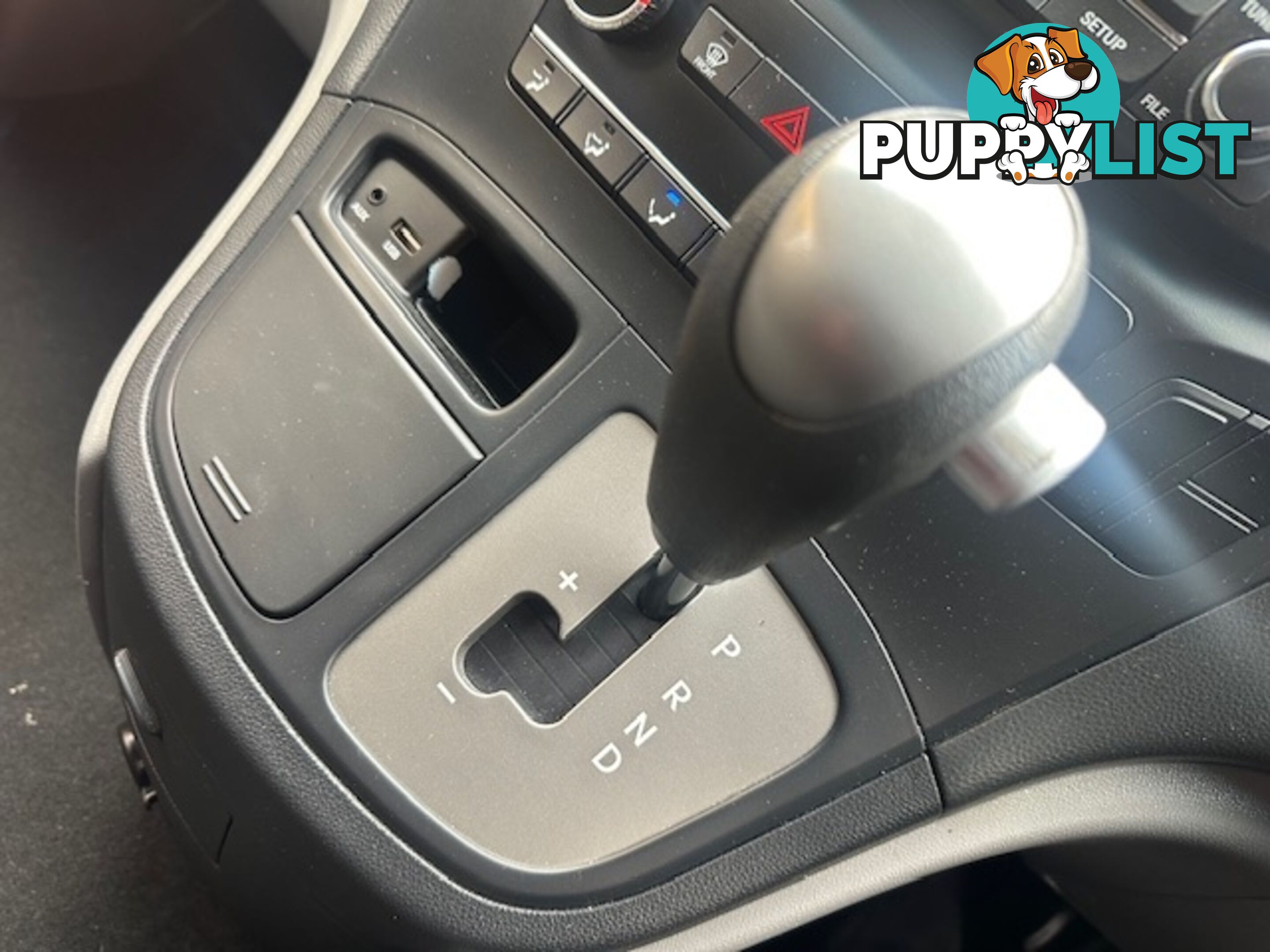 2018 HYUNDAI ILOAD 3S LIFTBACK TQ4 MY19 4D VAN