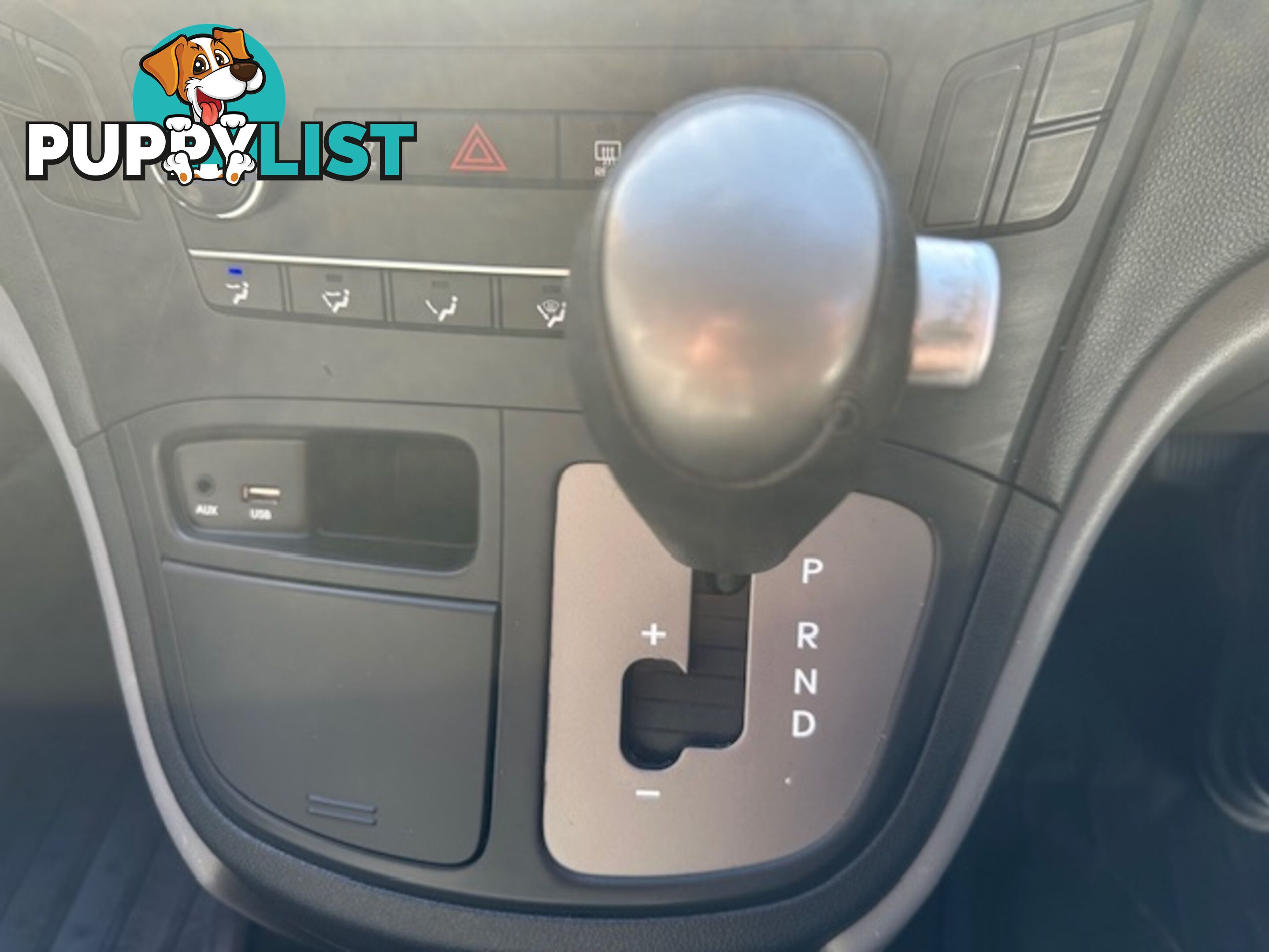 2019 HYUNDAI ILOAD 3S TWIN SWING TQ4 MY19 4D VAN