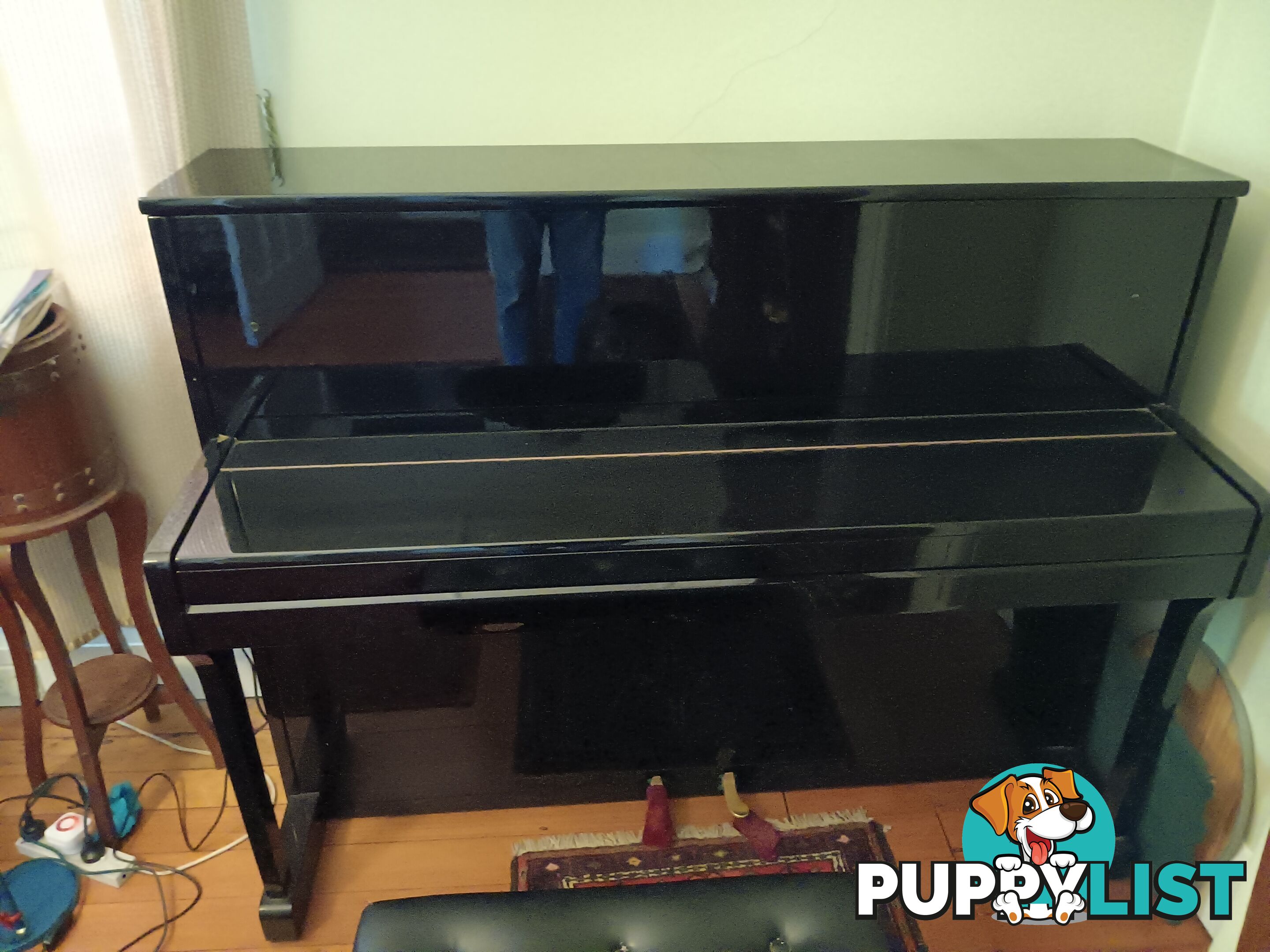 Ronisch upright piano