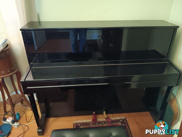 Ronisch upright piano