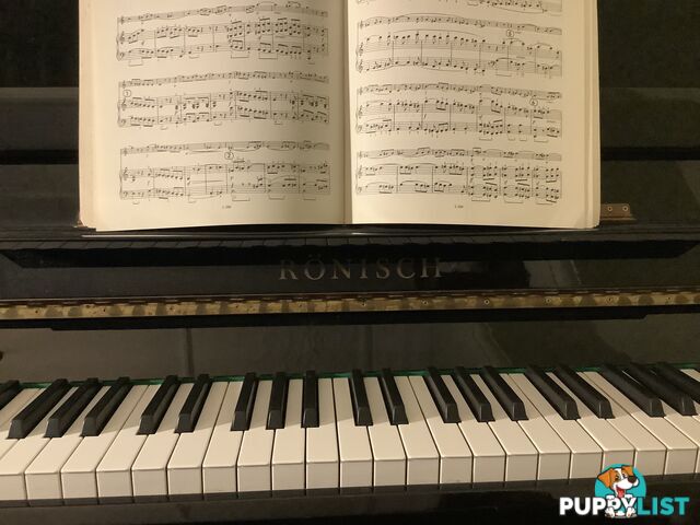 Ronisch upright piano