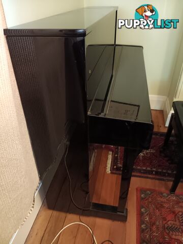 Ronisch upright piano